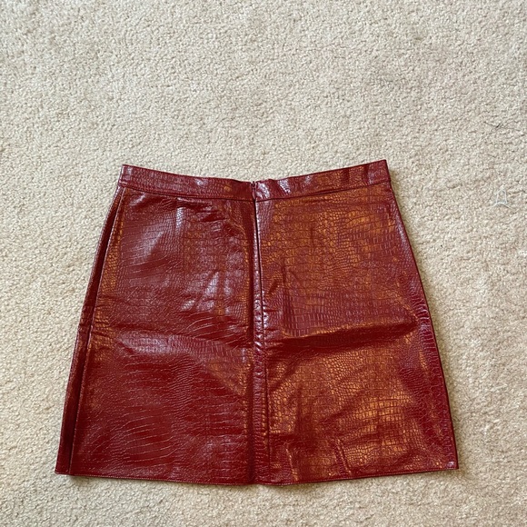 Faux leather aligned skirt - Picture 4 of 5